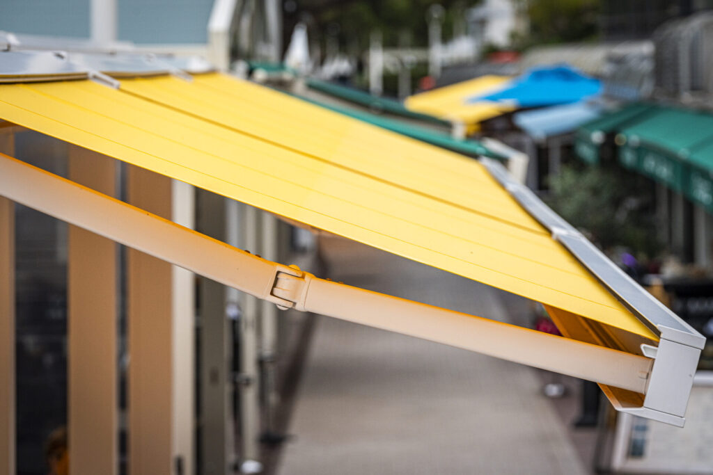 Awning Colors Can Affect a Customer’s Spending